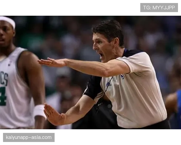 新手教学：篮球场上什么情况会被判技术犯规？如何避免？